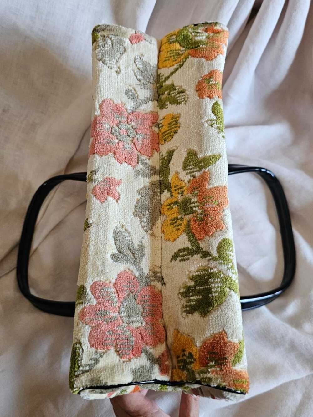 Vintage 1960's Floral Tapestry Carpet Bag Satchel with Patent Trim - Picture 3 of 8